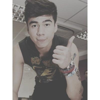 lamavadamorire's profile picture. “Non mi resi conto che mi stava guardando, così lo guardai, e mi scappò come sempre un sorriso, che fece sorridere anche lui.” 280614//240915//