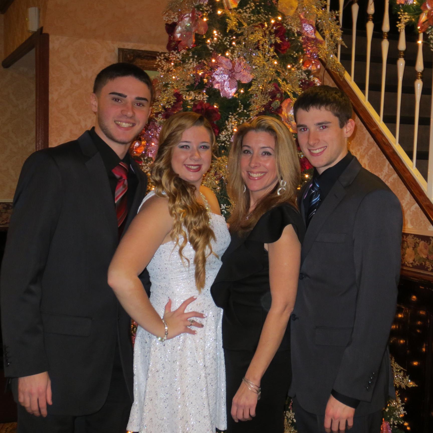 Lynnann1103's profile picture. 