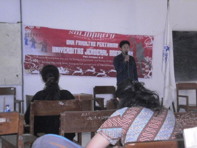 santai tertawa senang sedih tertawa itu hidupku mana hidupmu