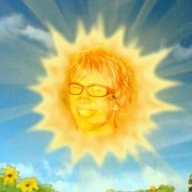 no te creas la reyna del twitah x tener muchos seguidorees xq esa es @jamesbourne la unica reyna