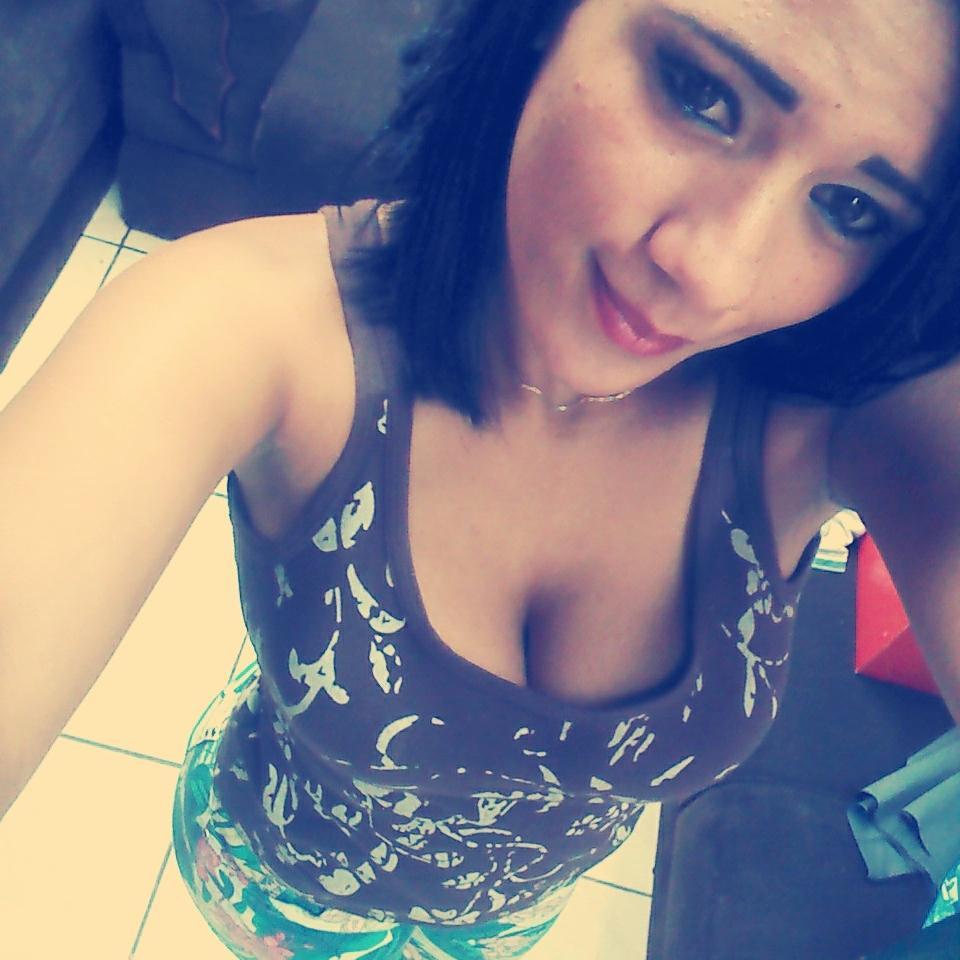 ☺;
uma formiga mutante que come bananas coloridas õ/