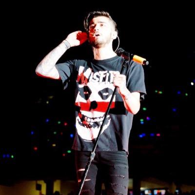 OTRA PICTURES OF THE HOTTIE ZAYN MALIK
(credit to owner)