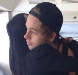 WEAKLYLRH's profile picture. speak the truth even if your voice shakes