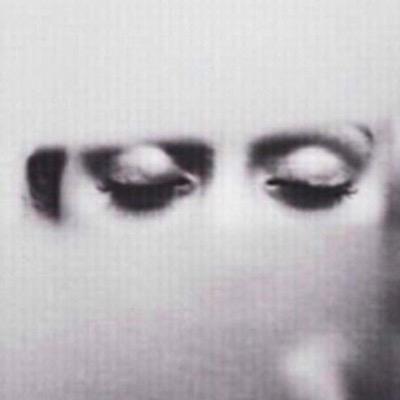 ~ لا عِنــوآنَ يشـــرحُني ~