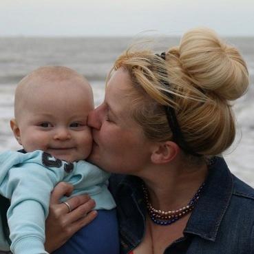 From hippie to haute, TheFreethinkingMama is the go-to source for parenting topics and product reviews on the latest baby gear!