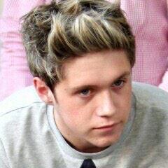 pretty please follow @insatiablehoran