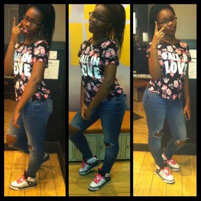 these girls throwing shots but they missing me ; these girls aint stating facts so they aint dissing me ♐ Mrs.Skywalkin