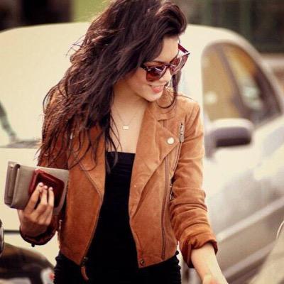 | We found wonderland, you and I got lost in it|~ ||Daughter of Poseidon, 19|| Bi || [[#QuinnClan]] Twin: @ThePoshTwin
