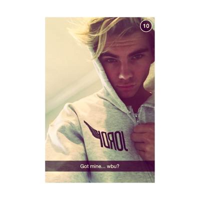 FOLLOW @jordisJAWLINE