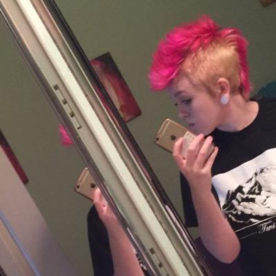 old account. new account @simplypeachy__