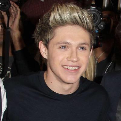 please please follow @insatiablehoran