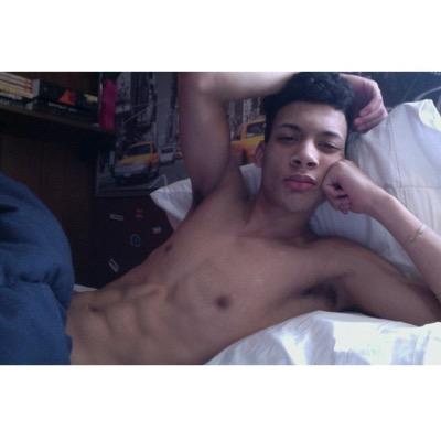 dazzlemydick's profile picture. not him