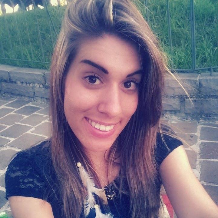 ”Os mais belos sorrisos estão no rosto daqueles que já se machucaram um dia, mas que não desistiram de ser feliz.”   — Demi Lovato