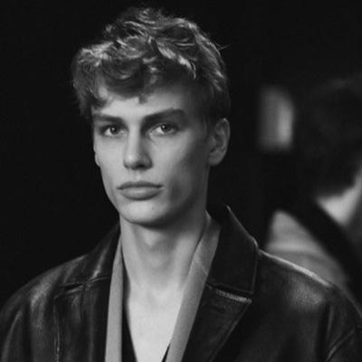 fcknfakes's profile picture. 