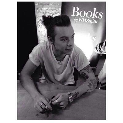 FOLLOW @skunknarry AND RT https://t.co/iu5qUvgc2P