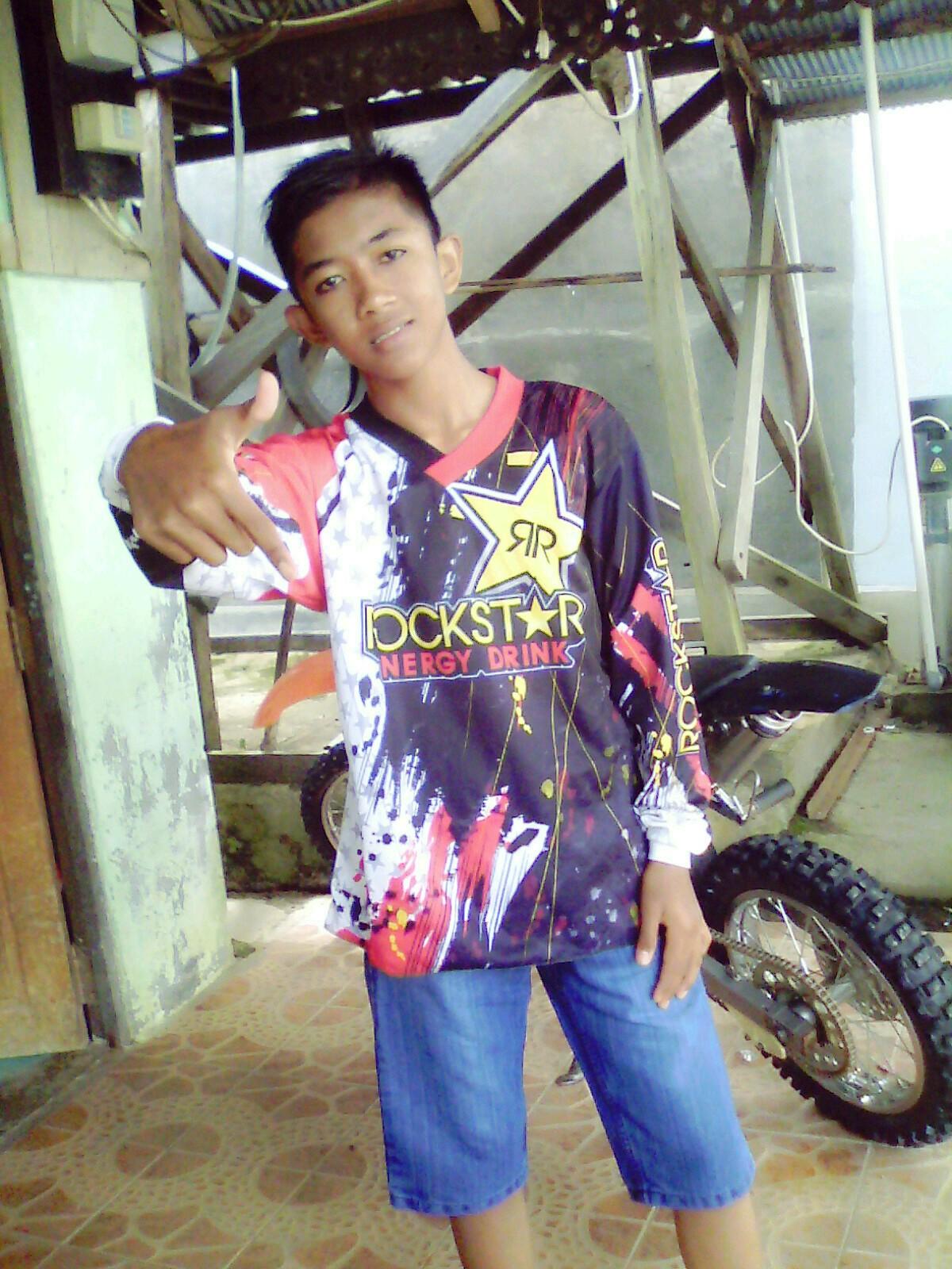 Banyak orang Yά̲̣nƍ salah jalan tapi merasa tenang karna banyak teman Yά̲̣nƍ sama* salah,,,,  beranilah untuk benar walau sendirian