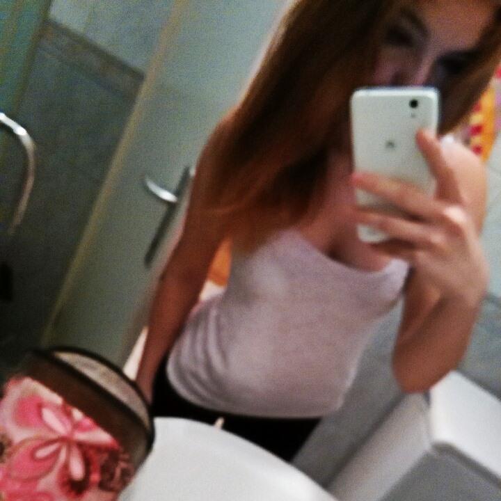 I love Justin Bieber.Believe that I will meet him one day and be OLLG.His smile is priceless.JUSTIN FOLLOW ME :* #Belieber #Justin_my_life