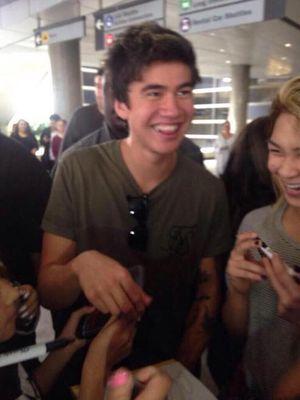 please follow @ohemmohs because she gave you this free follow and you can ask for a fb ilysm