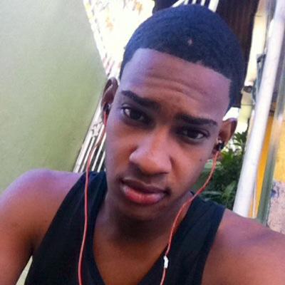 Soy orgulloso de ser quien soy @stiven & soy feliz aun que no tengo nada . pero haci soy tu @golpe.♥ ☂