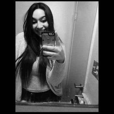 cristaeovalle's profile picture. 