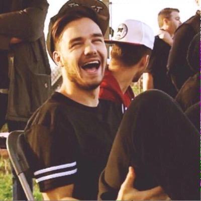 hellooo please follow @97ftlarry and rt my last rt or i unfollow homies (◡‿◡✿)