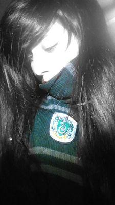Sangre pura.Orgullosa Slytherin. 15 años .Quinto curso en @Hogwartssite.Extraña Serpiente~y la ambición ganó a la realidad~#Pottertty