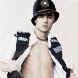 Please follow @londonbrolly ❤️