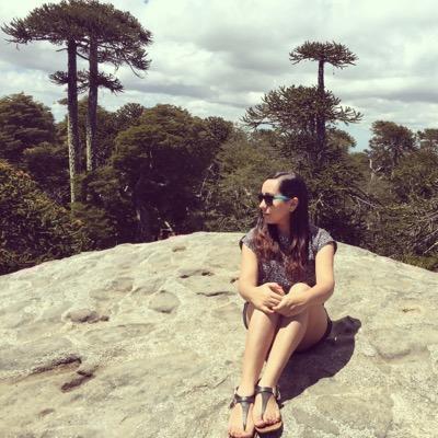 Futura Ingeniera Civil Industrial,bilingue, futbolera, mañosa,soñadora, leal y perseverante, muy amiga de sus amigos,amante de la buena musica y la familia.