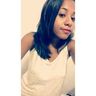 Sorria, só ria. Acalma, a alma. Se derrame, se der ame. Releva, se eleva. Respira, e não pira. ✡