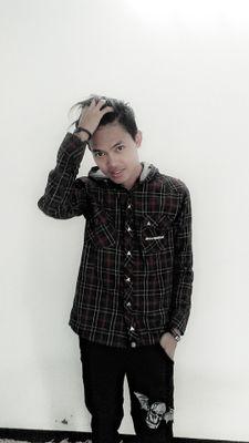 aku asli orang garut,orang nya kalem baik,aku ingin di cintai org yg aku syang,kalau mencintai itu gampang