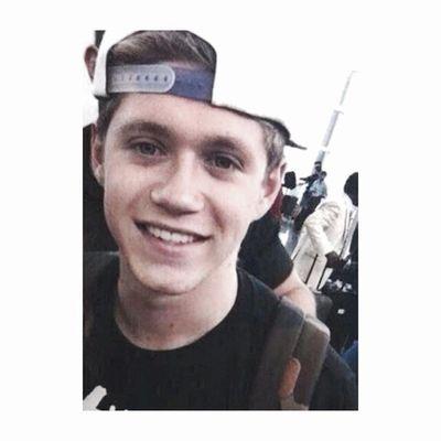 cutejoyniall's profile picture. 