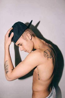 belieber forever  tenho cheiro de cereja e pele de neve