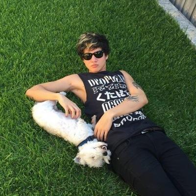 calumbae22's profile picture. i michael is a smurf