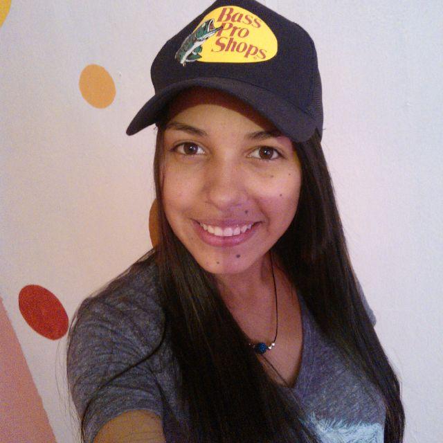 19. Estudiante o/ . Soltera.