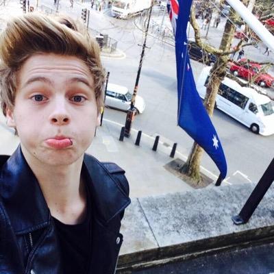 Love is wonderful |5sos fam ❤️| Wattpad Lover @shine_4| other twitter acc. @8marielle8