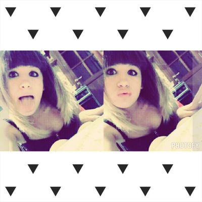 En tu sonrisa hay más de lo que se merecer.