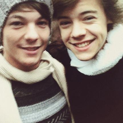 i link the bestest of the best in the larry fanfic/smut industry // tweet me any questions or ideas for fics // p.s i write fics too (smut, fanfiction, anythin)