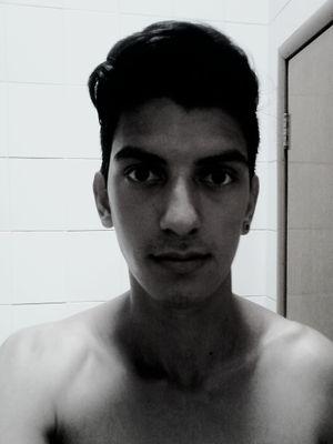 21 anos | 1,86 m | Meio Psicopata