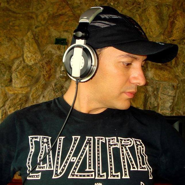 ERICK RAZZECK graduate of ULTRA DEE JAY'S SCHOOL Sao Bernardo do Campo SP. It stands out for his technique and his exquisite taste in music.