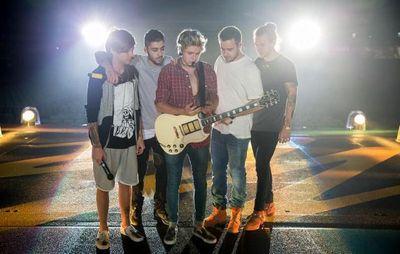 alessandrax_d's profile picture. One Direction: My five guys upstairs | 5SOS: My four Australians angels                                                                    Directioner • 5sosFAM