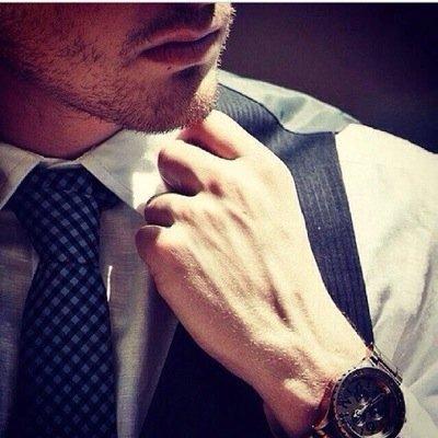 ..♡ أنَآ فتىىّ عنادِيْ غَريبْ أتَحمْلُ الكَثِيرَ وَ أكتِمُ الكَثِيرَ أعَشقُ الكِبرِياءْ خَجوّل وَلكنَ أمْتلكُ جَرائہَ مُفاجئِہ..$^ ( الخاص لمنٌ يجرؤ )