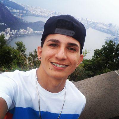 eu so quero curti,eu so quero diversao, deicha a Fama pra quem ta na televisao♫♫