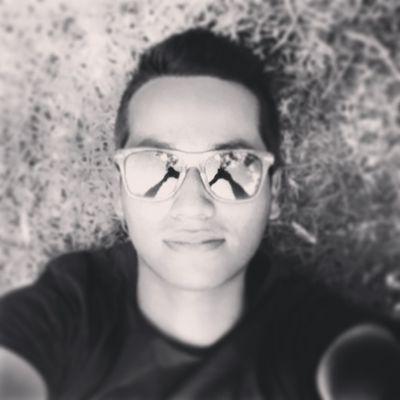 ♫ La música es el arte más directo, entra por el oído y va al corazón.♫