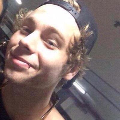 hi cutie, go follow @deepthroatmuke ilysm