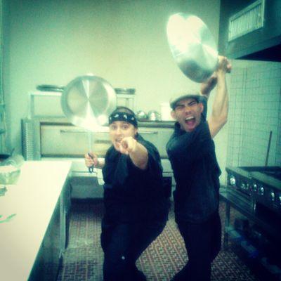 Cocinero, músico, artista independiente. Mi mayor enfoque es la Gestión en el desarrollo tanto comunitario como cultural. Creo firmemente en la autogestión.