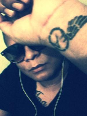 Soy Un Bato ! Chido Y Chingon ! Como mi Padre  !!!- Cali Valle Ois !! Colombia!-Solo Rojo..