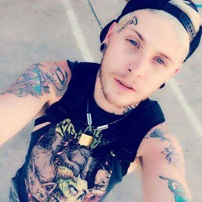 tattooed white trash
http://t.co/qhwqfCGleC