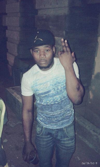 Roozay19's profile picture. 