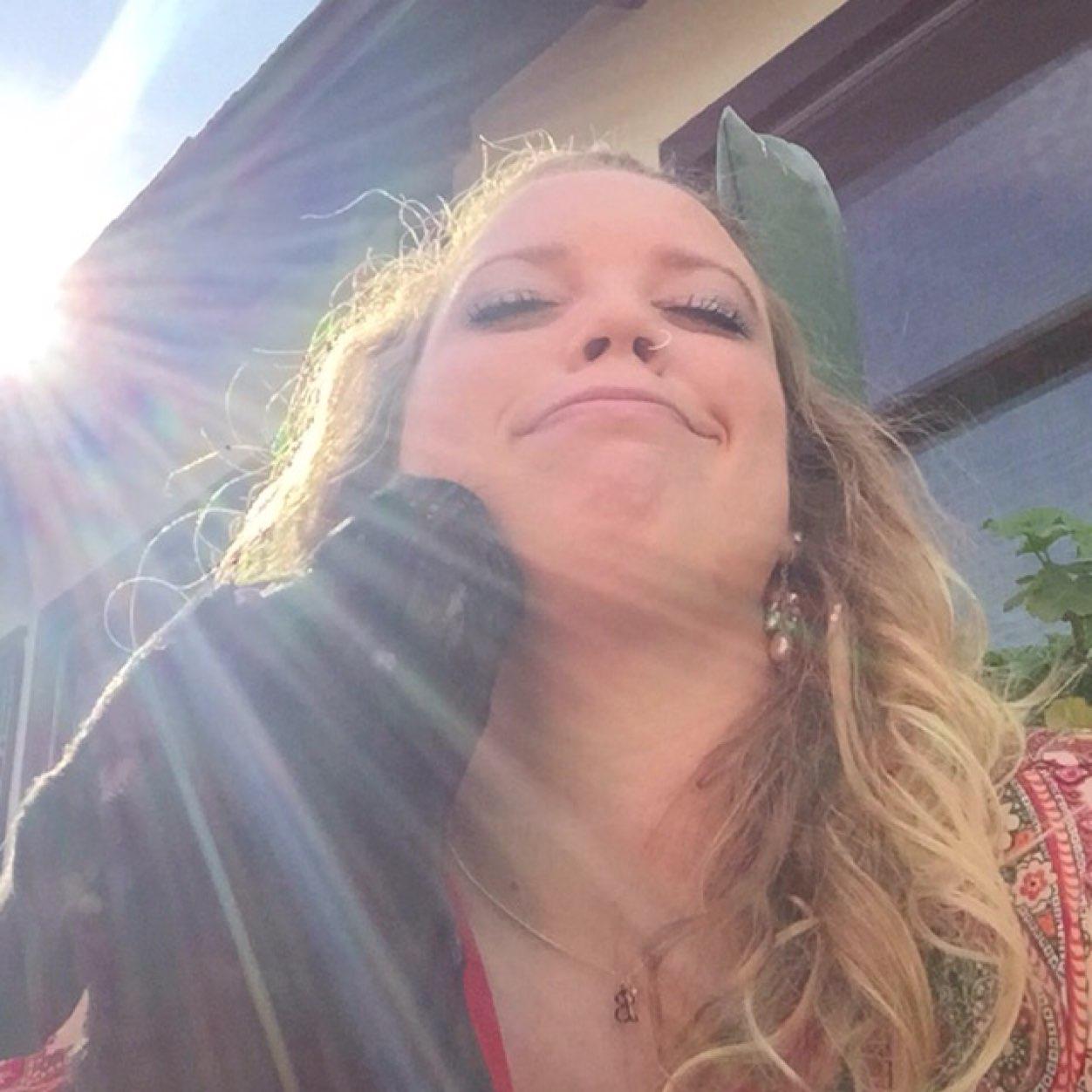 breewilly's profile picture. she back.