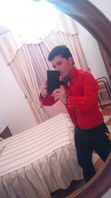 Simpatico, amable y gracioso.  Mi pasion el baile.